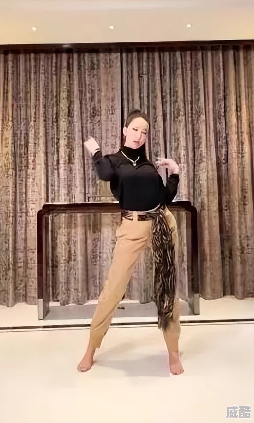 蜜臀一曲二曲：全新舞蹈挑战引发热潮，网友纷纷模仿分享精彩瞬间！