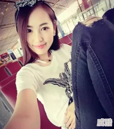 妇女自拍偷自拍亚洲精品惊爆！竟然在公共场合大胆拍摄引发围观，网友热议其勇气与隐私界限的争论不断升级