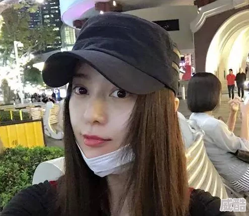 妇女自拍偷自拍亚洲精品惊爆！竟然在公共场合大胆拍摄引发围观，网友热议其勇气与隐私界限的争论不断升级