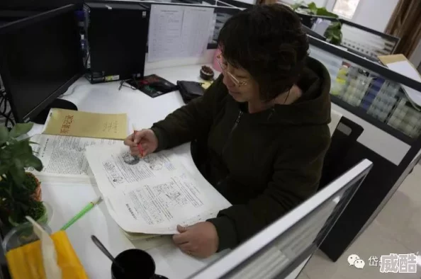 你慢点老师好久没做了近日一位老师因工作繁忙未能及时批改作业引发学生们的热议大家纷纷表示理解与支持