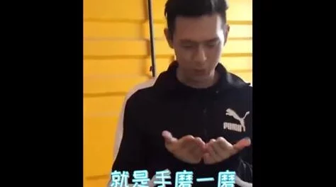 男女上下工听说厂里的小王和李姐走得很近，两人经常一起加班，还一起吃午饭，不知道是不是有什么情况